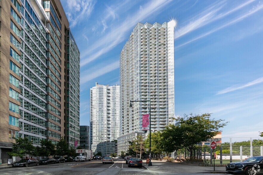 4615 Center Blvd, Long Island City, NY à louer - Photo principale – Image 1 sur 13