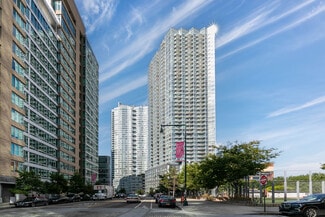 Plus de détails pour 4615 Center Blvd, Long Island City, NY - Local commercial à louer