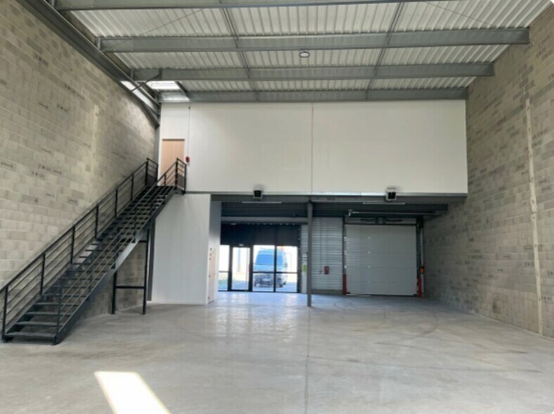 25 Rue Des Usines, Fenouillet à louer - Photo de l’immeuble – Image 2 sur 5