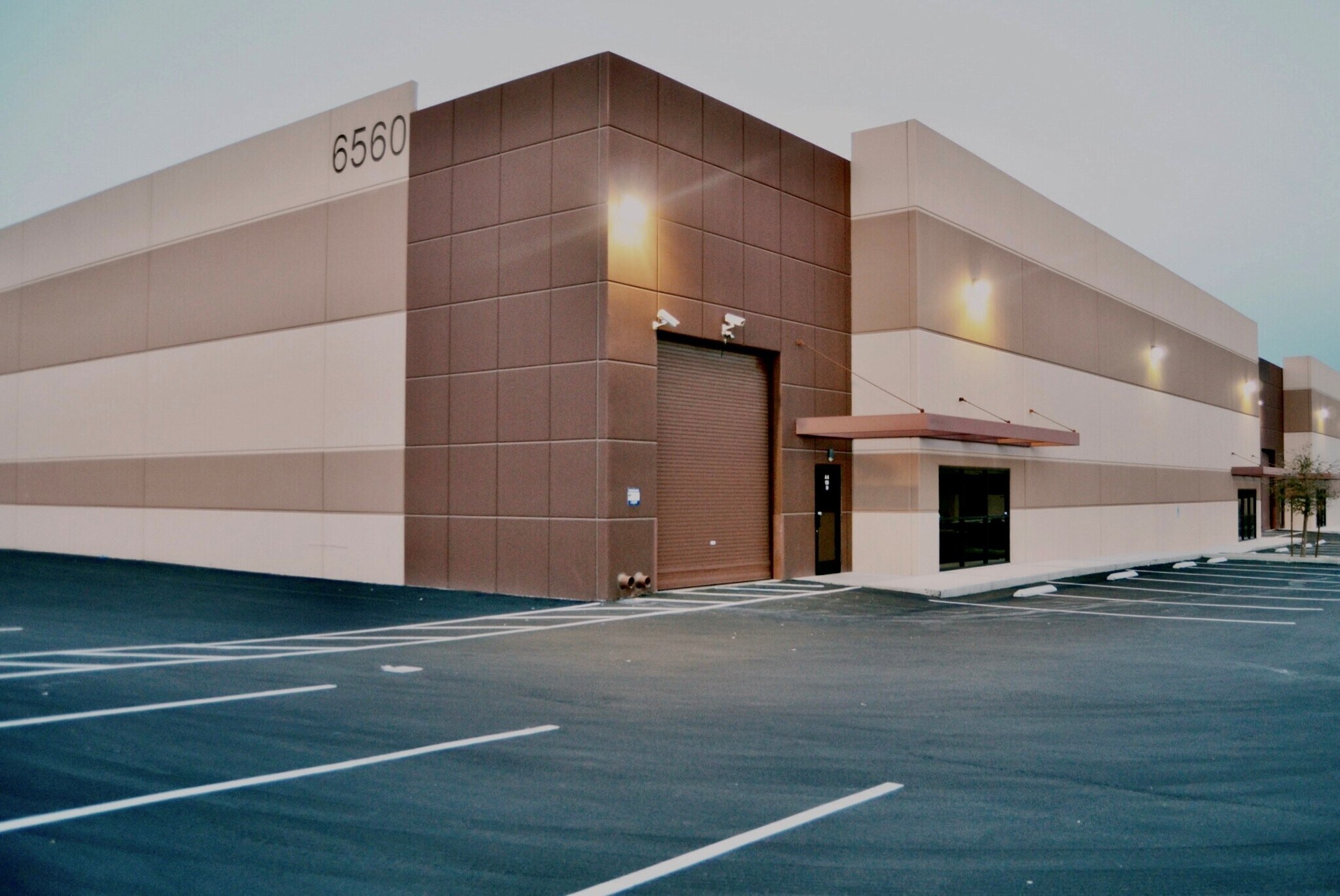6560 Spencer St, Las Vegas, NV à louer Photo de l’immeuble– Image 1 sur 9