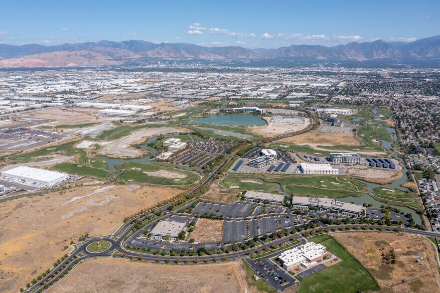 Parkway Center Office Campus portefeuille de 3 biens à vendre sur LoopNet.fr - Photo de l’immeuble – Image 3 sur 6