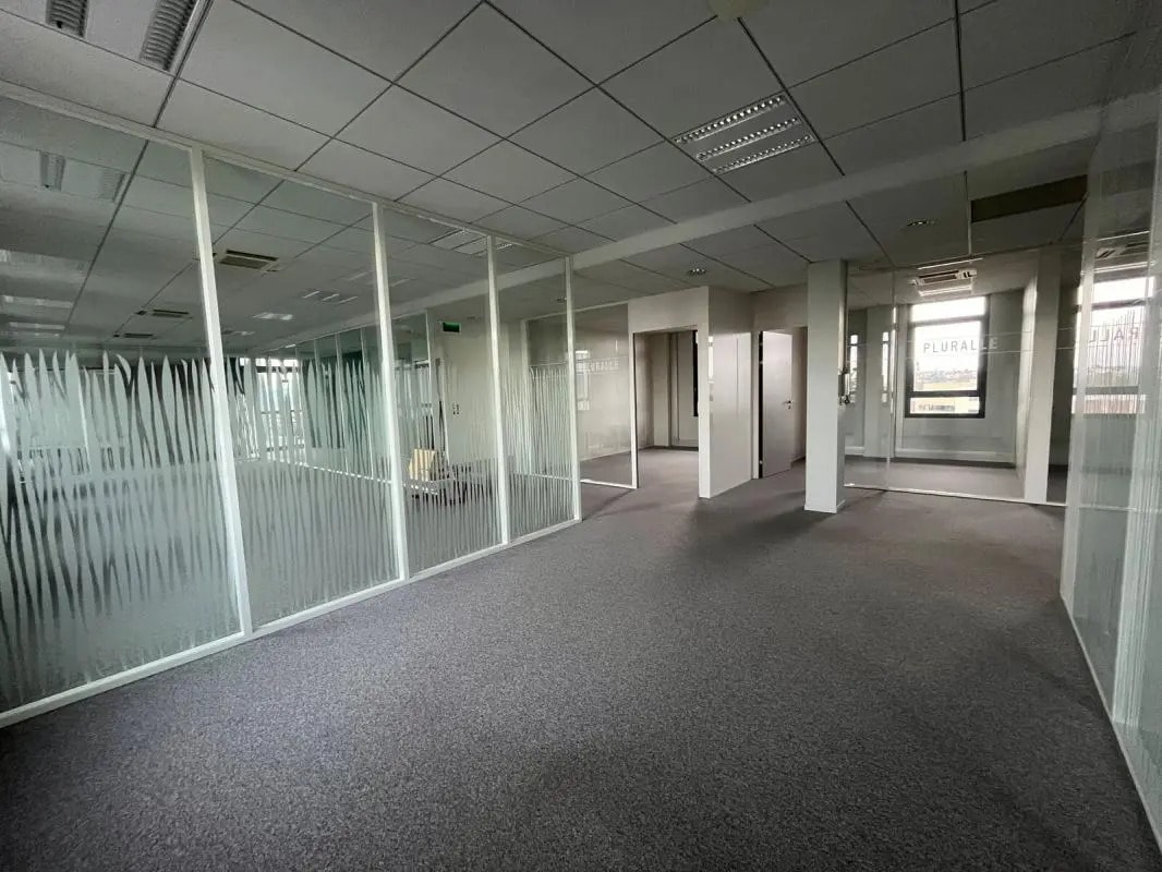 129 Chemin Du Moulin Carron, Écully à louer Photo de l’immeuble– Image 1 sur 20