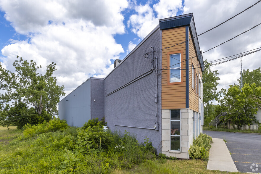 1691 Boul De Périgny, Chambly, QC à louer - Photo de l’immeuble – Image 3 sur 3