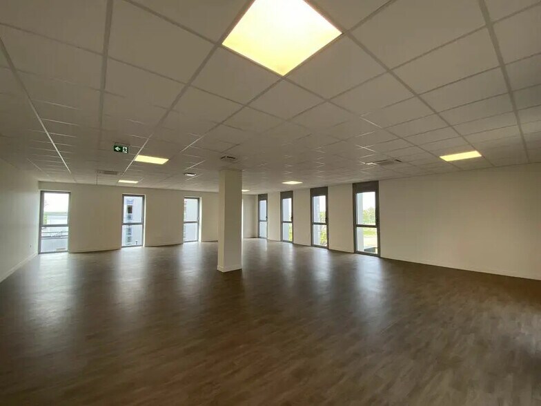 Bureau dans Bretteville-sur-Odon à louer - Photo de l’immeuble – Image 2 sur 8