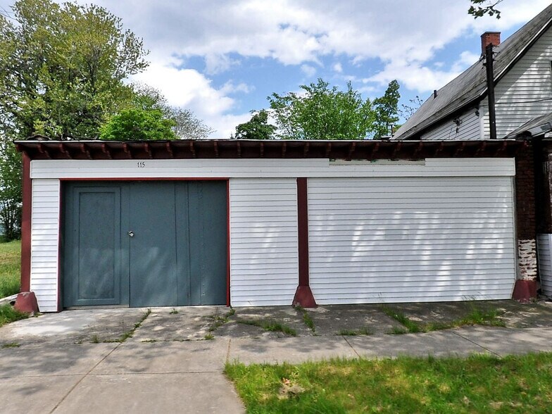 115 Barthel st, Buffalo, NY à vendre - Photo principale – Image 1 sur 2
