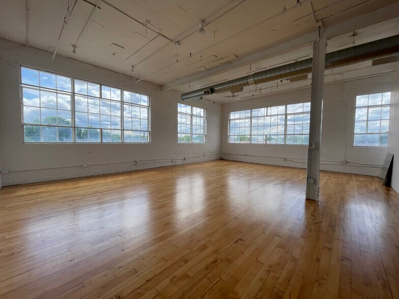 217 California St, Newton, MA à louer - Photo de l’immeuble – Image 2 sur 14