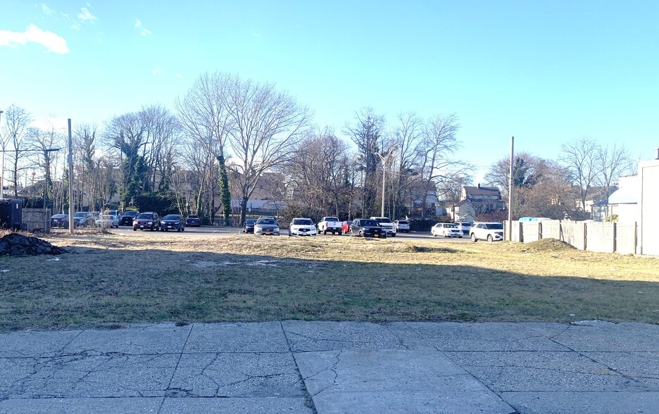 2408 Grand Ave, Baldwin, NY à louer - Photo principale – Image 1 sur 2
