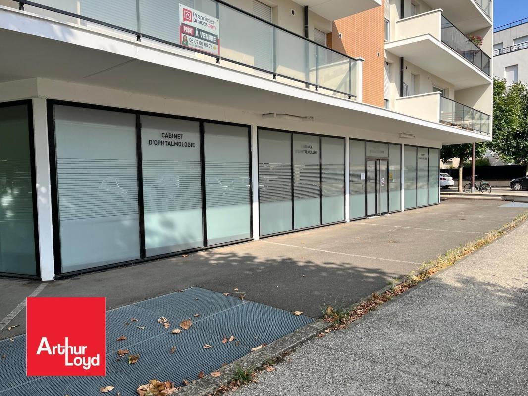 Local commercial dans Lucé à louer Photo de l’immeuble– Image 1 sur 6
