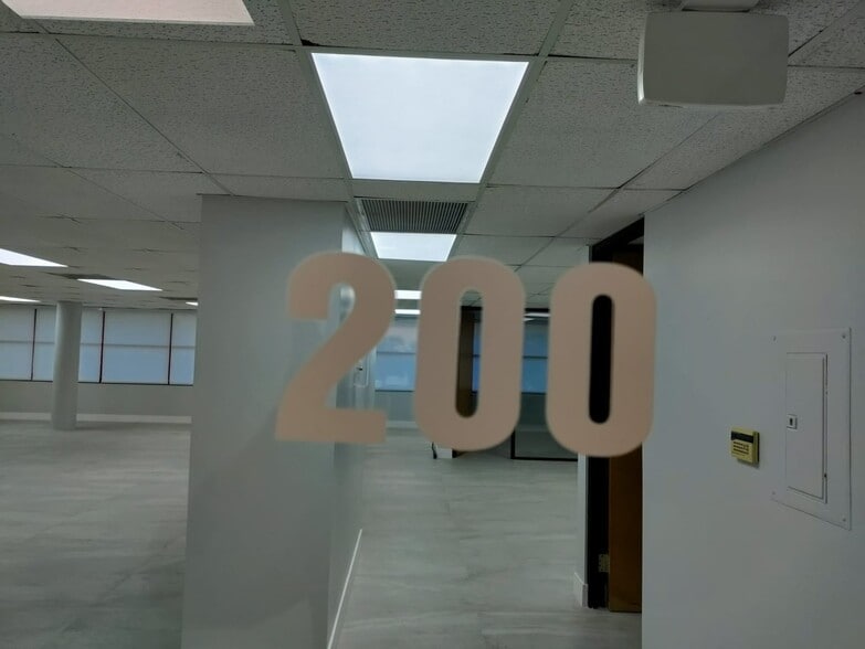 1799 W Oakland Park Blvd, Oakland Park, FL à louer - Photo intérieure – Image 3 sur 15