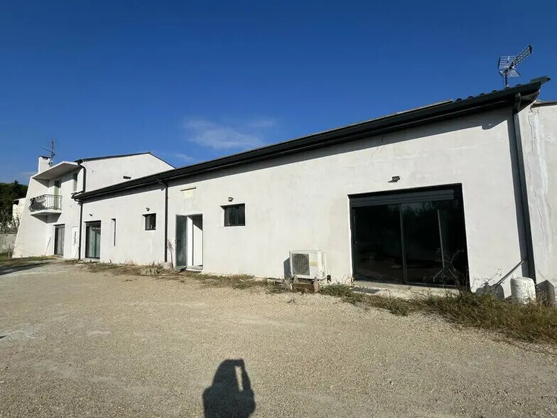 Bureau dans Nîmes à louer - Photo de l’immeuble – Image 1 sur 9