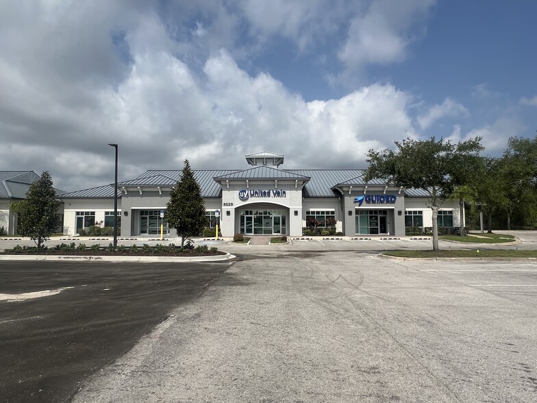 8029 Cooper Creek Blvd, University Park, FL à louer - Photo de l’immeuble – Image 1 sur 25