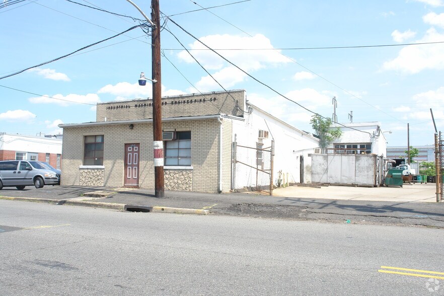1717 W Elizabeth Ave, Linden, NJ à vendre - Photo de l’immeuble – Image 2 sur 4