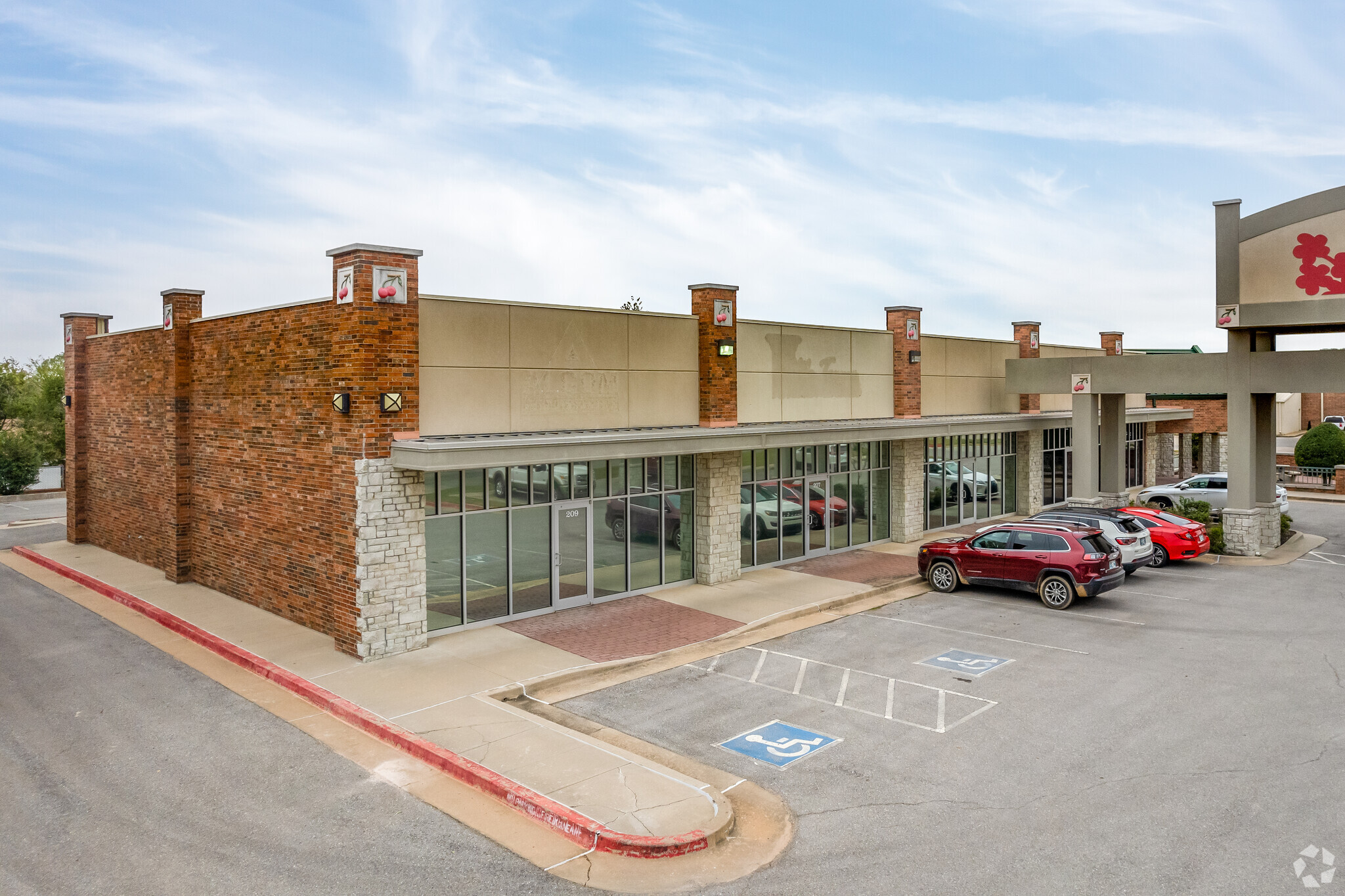 8855 E Reno Ave, Midwest City, OK à louer Photo de l’immeuble– Image 1 sur 8