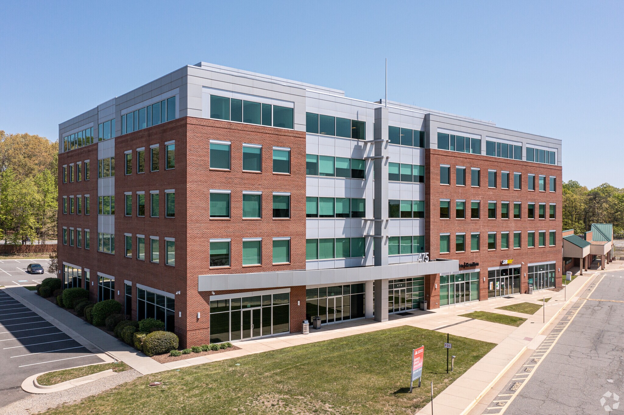 475 Aquia Towne Center Dr, Stafford, VA à louer Photo de l’immeuble– Image 1 sur 14