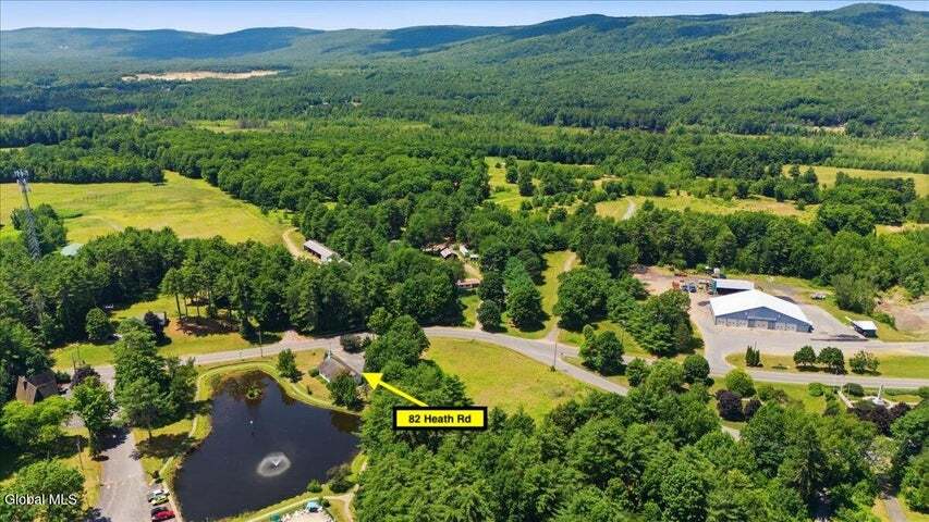 82 Heath Rd, Corinth, NY à vendre - Photo de l’immeuble – Image 3 sur 7