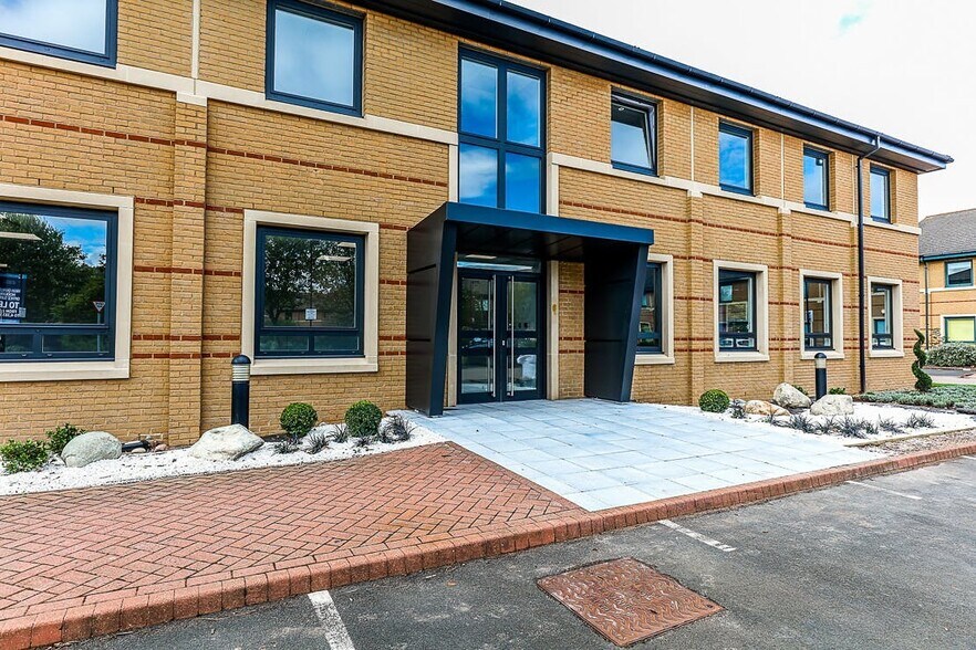 2620 Kings Court, Birmingham à vendre - Photo de l’immeuble – Image 2 sur 4