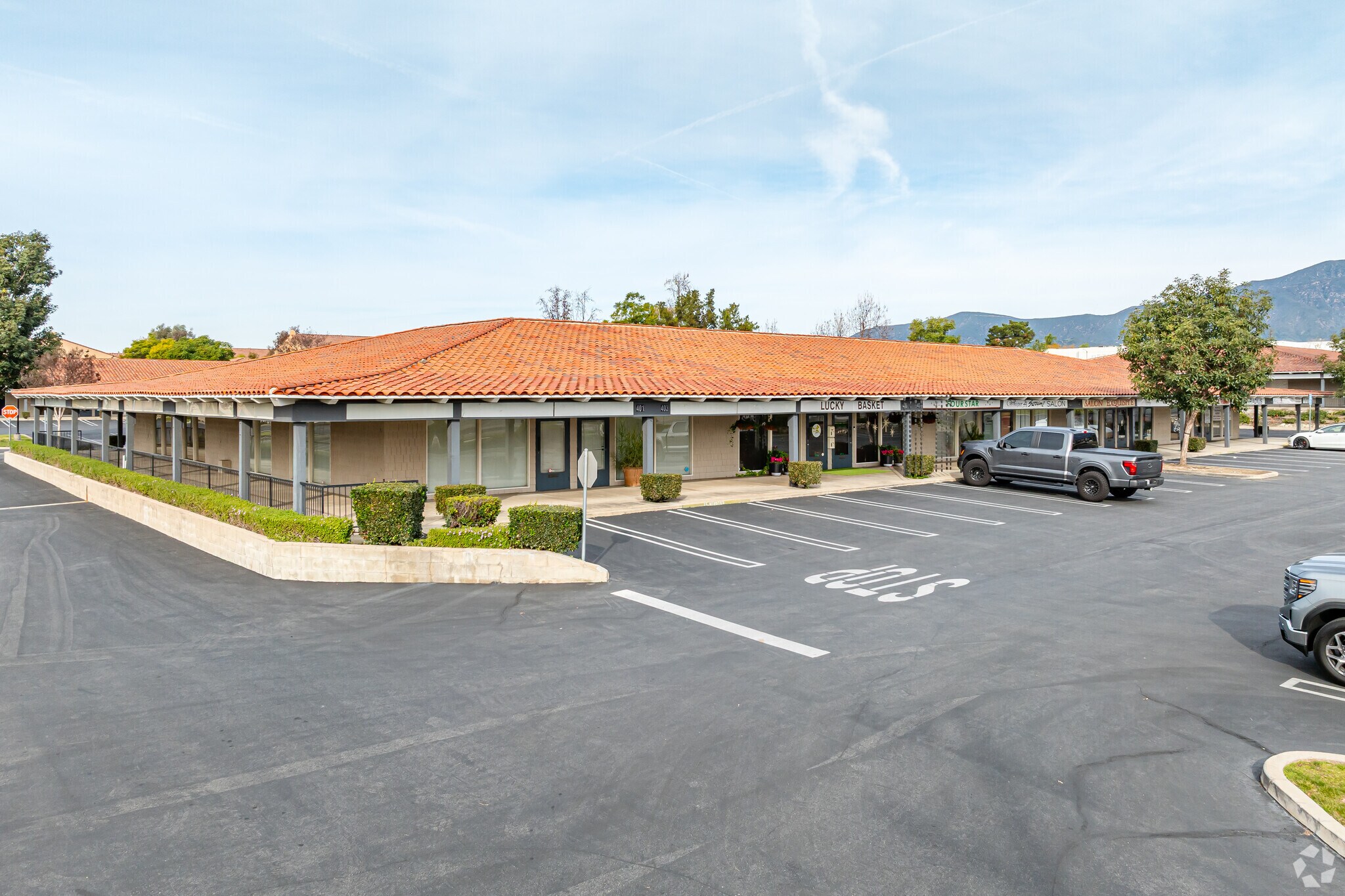 401-419 Central Ave, Upland, CA à louer Photo principale– Image 1 sur 6