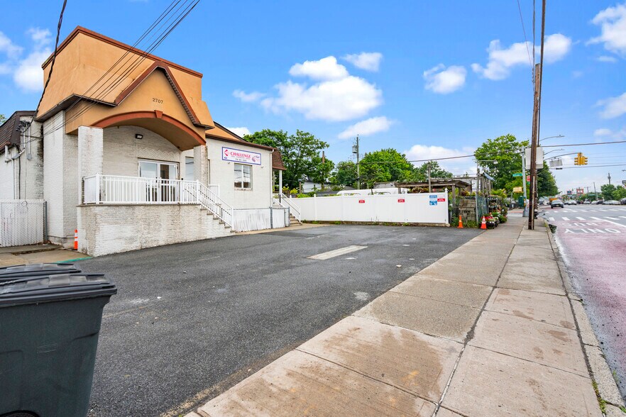 2707 Hylan Blvd, Staten Island, NY à louer - Photo de l’immeuble – Image 3 sur 41