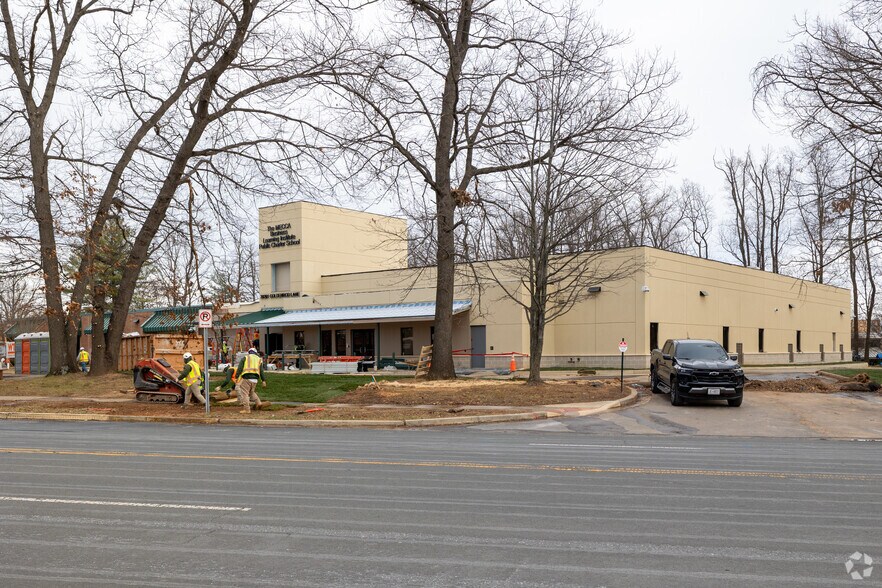 20261 Goldenrod Ln, Germantown, MD à vendre - Photo de l’immeuble – Image 2 sur 6