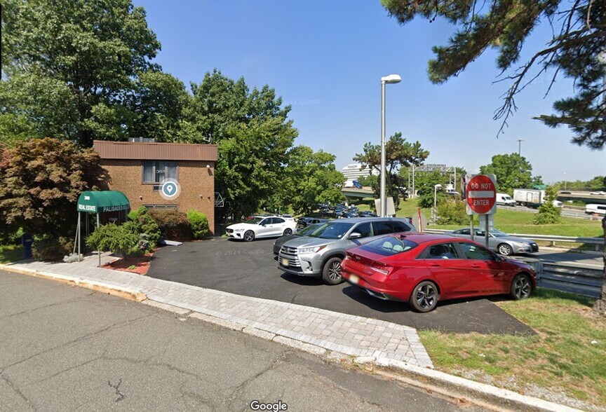 2069 Fletcher Ave, Fort Lee, NJ à vendre - Photo principale – Image 1 sur 2