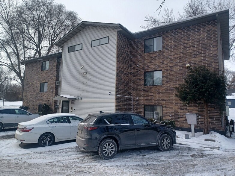 1226 9th Ave S, Saint Cloud, MN à vendre - Photo de l’immeuble – Image 1 sur 5