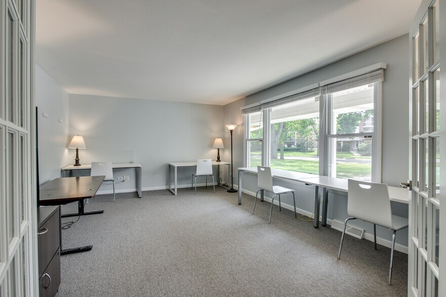 4 Olympus Dr, Naperville, IL à louer - Photo de l’immeuble – Image 3 sur 17