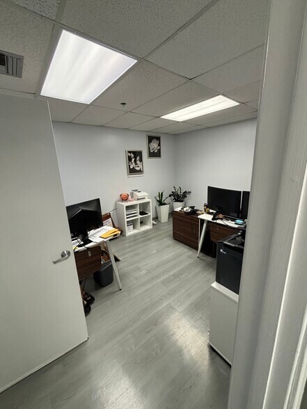 6917 Vista Pky N, West Palm Beach, FL à louer - Photo de l’immeuble – Image 3 sur 18