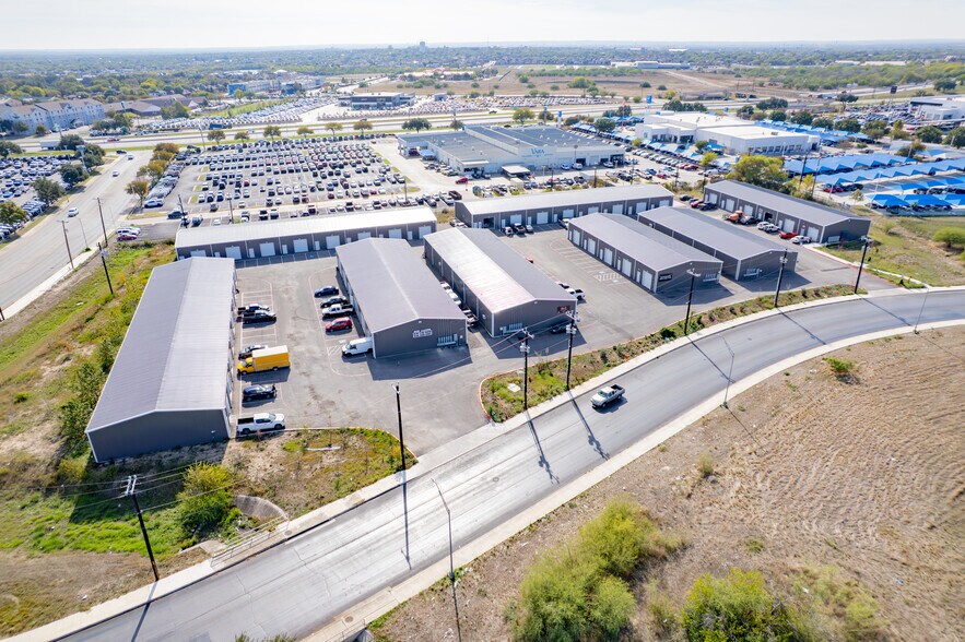 2203 Cascade Pky, San Antonio, TX à louer - Photo de l’immeuble – Image 3 sur 27