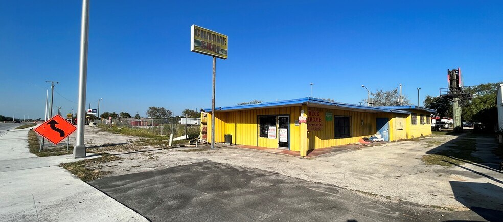 2860 S Kings Hwy, Fort Pierce, FL à vendre - Photo de l’immeuble – Image 2 sur 7