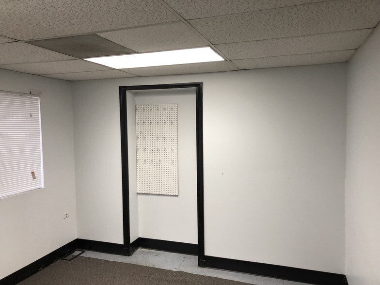 735-739 N Yale Ave, Villa Park, IL à louer - Photo intérieure – Image 2 sur 5