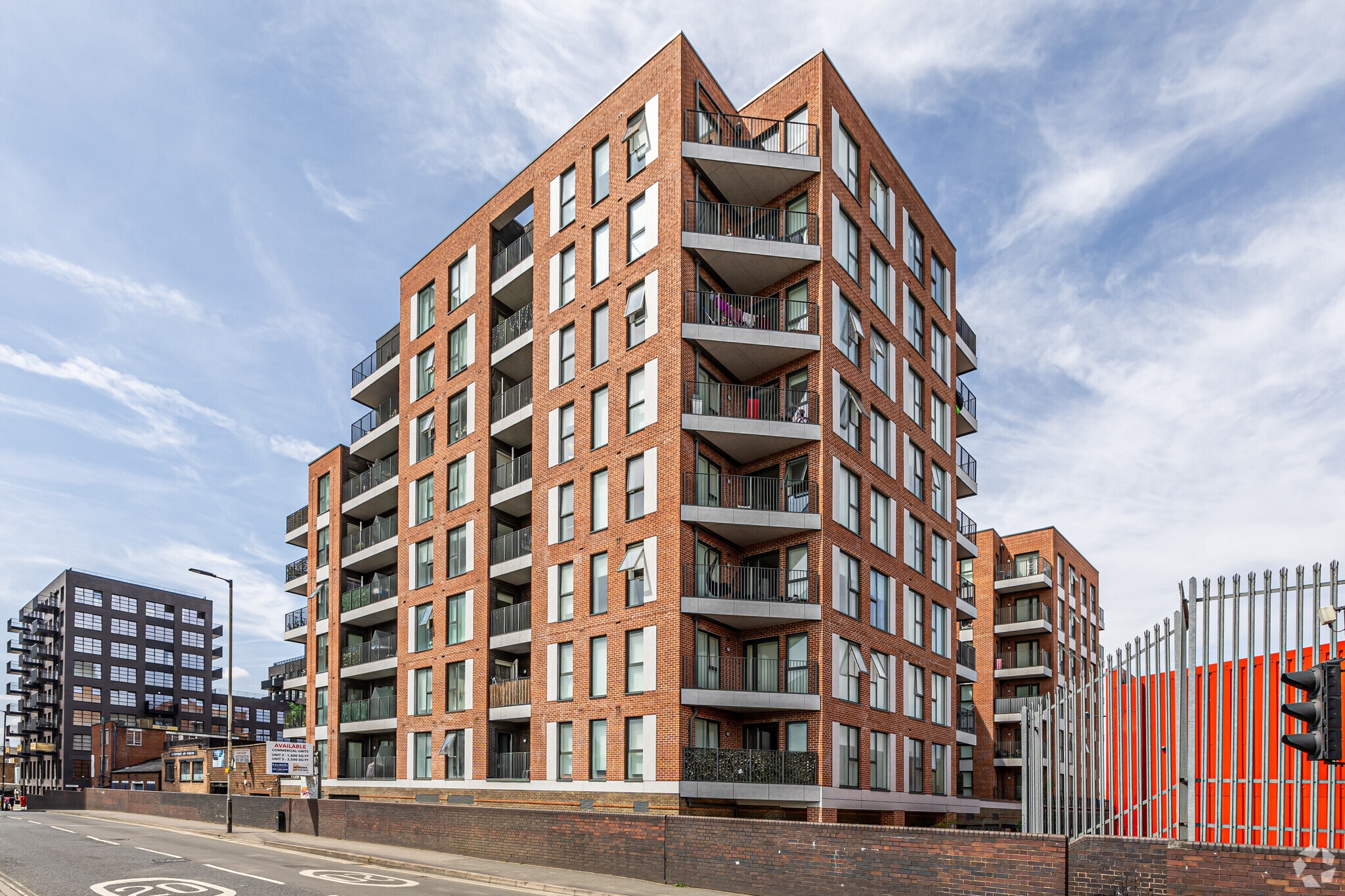 62 Hatcham Rd, Londres à louer Photo principale– Image 1 sur 19