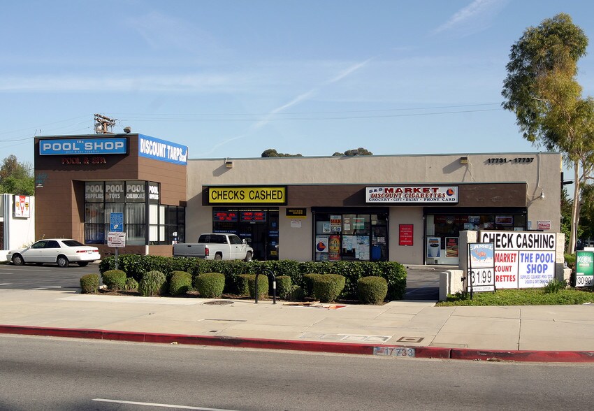 17731-17735 Sherman Way, Reseda, CA à louer - Photo principale – Image 1 sur 2