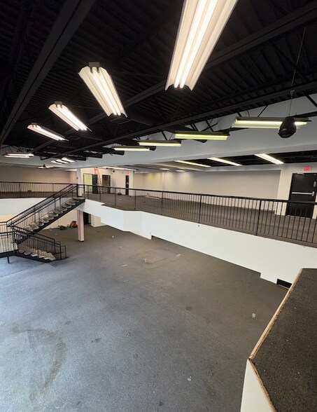 6909 Old Keene Mill Rd, Springfield, VA à louer - Photo de l’immeuble – Image 3 sur 5