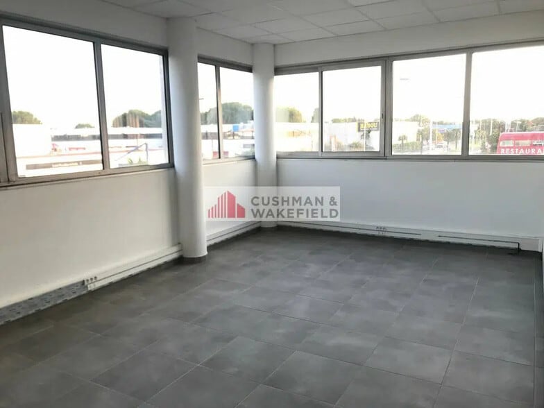 Bureau dans Nîmes à louer - Photo intérieure – Image 3 sur 4