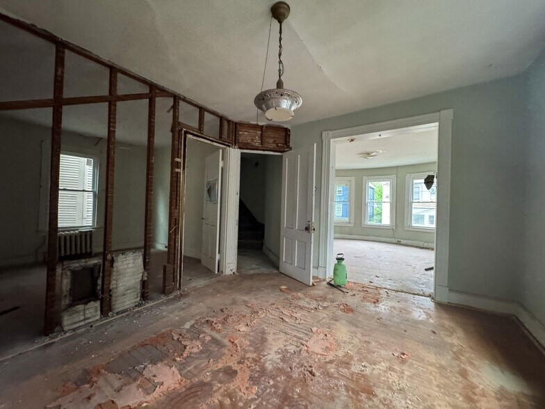 145 Chestnut Ave, Waterbury, CT à vendre - Photo de l’immeuble – Image 3 sur 9