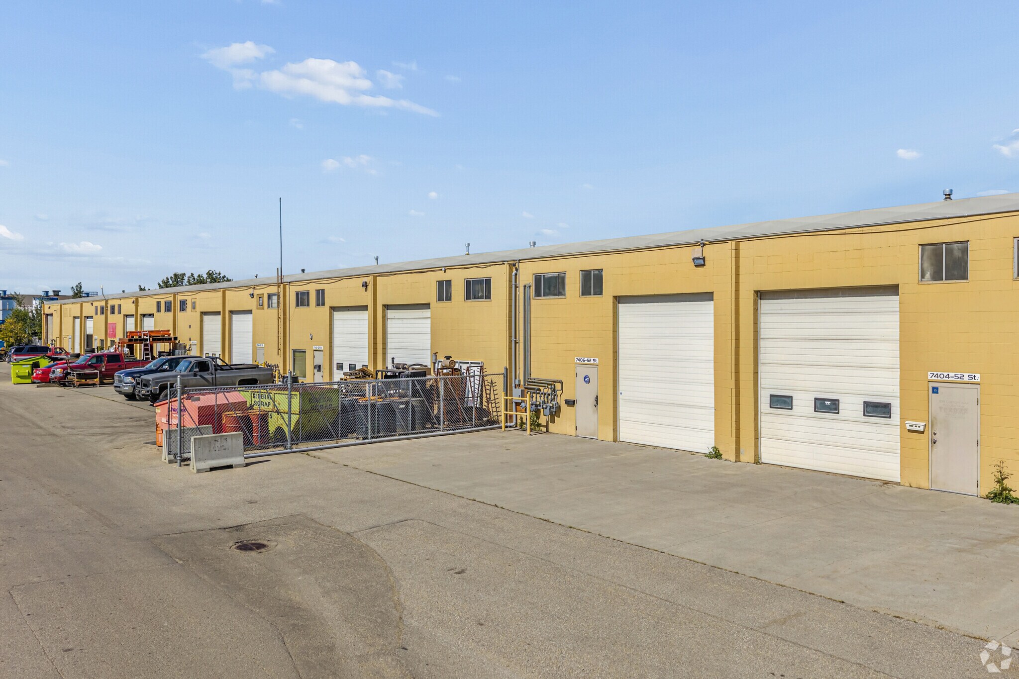 7402-7420 52 St NW, Edmonton, AB à vendre Photo principale– Image 1 sur 3