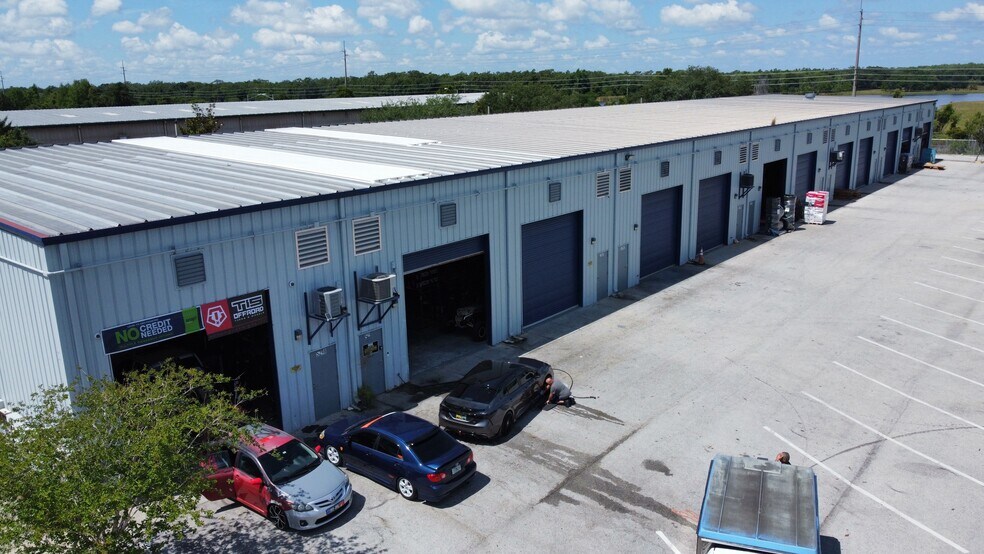 5250-5275 Giron Cir, Kissimmee, FL à louer - Photo de l’immeuble – Image 3 sur 21
