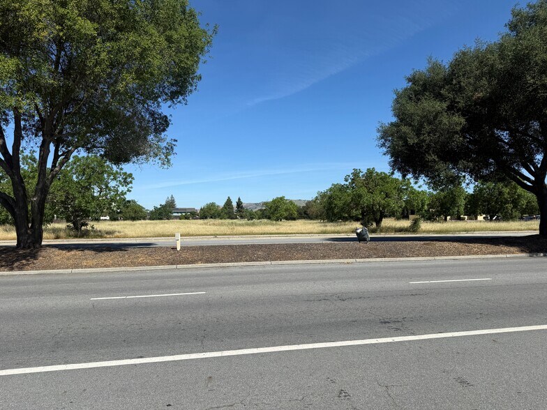 0 Dunne Avenue. Ave, Morgan Hill, CA à vendre - Photo de l’immeuble – Image 3 sur 7