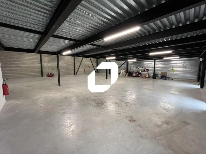 Local d'activités dans Sin-le-Noble à vendre - Photo de l’immeuble – Image 2 sur 15