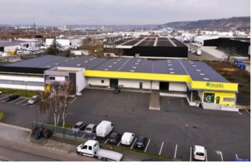 Industriel/Logistique dans SAINT ETIENNE DU ROUVRAY à louer Photo de l’immeuble– Image 1 sur 4