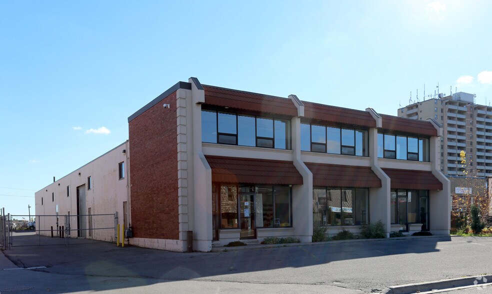 16 Brockley Dr, Hamilton, ON à louer - Photo principale – Image 1 sur 2