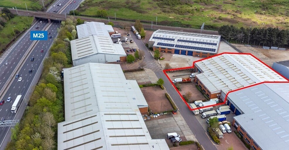 Old Parkbury Ln, St Albans à louer - Photo de l’immeuble – Image 2 sur 11