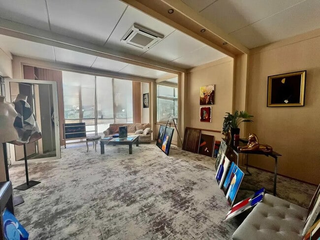 Plus de détails pour Local commercial à vendre