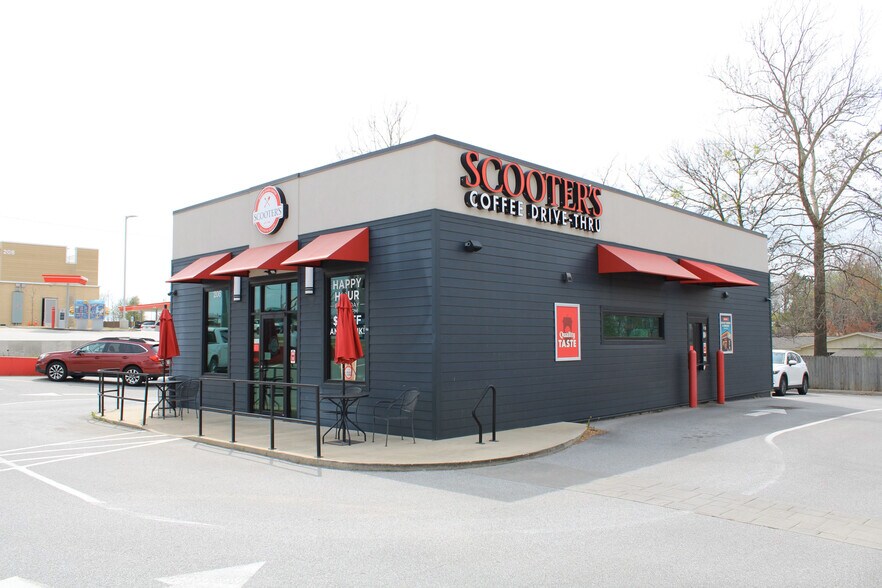 206 S Walton Blvd, Bentonville, AR à louer - Photo de l’immeuble – Image 1 sur 6