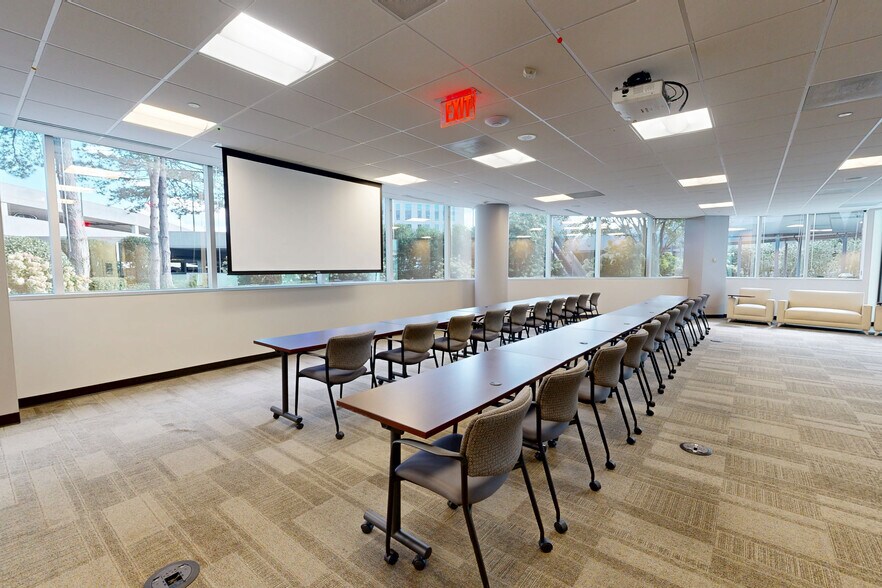 8609 Westwood Center Dr, Vienna, VA à louer - Numérisation 3D Matterport – Image 3 sur 23