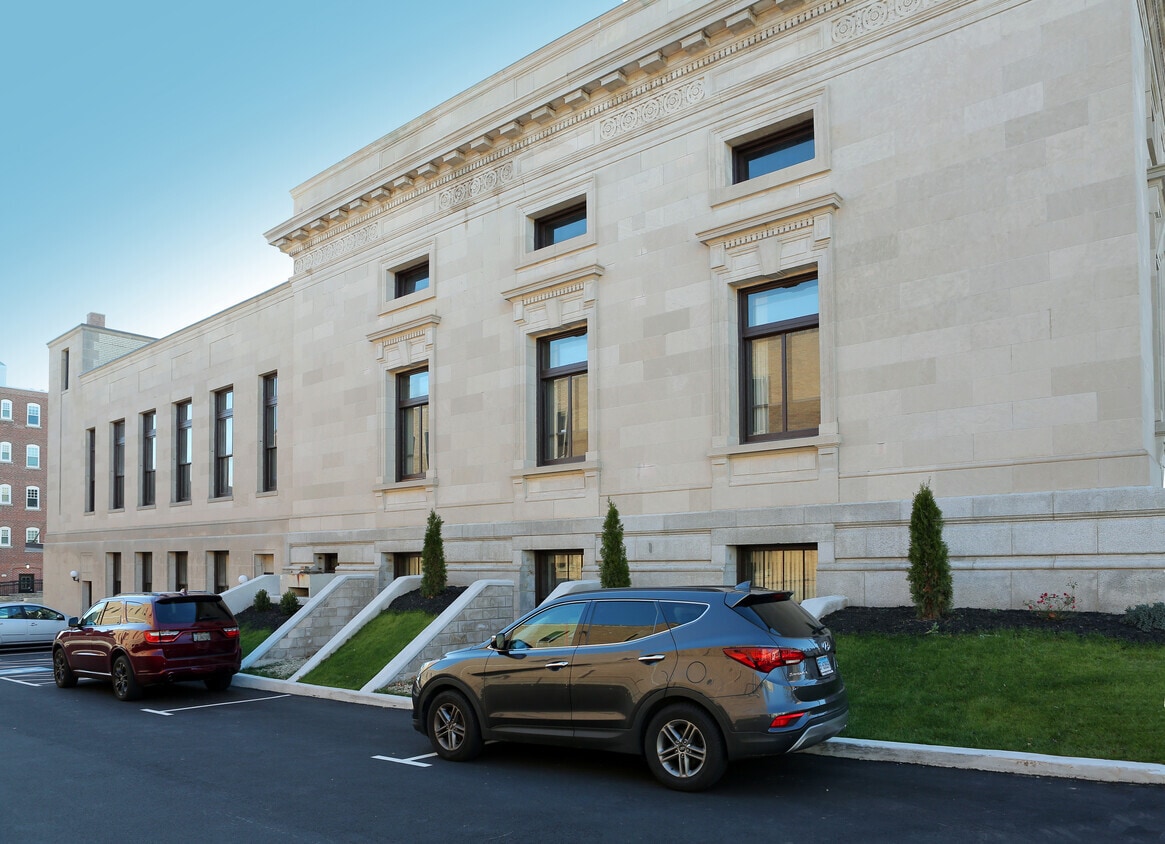 Prominent Office and Parking in Downtown portefeuille de 2 biens à vendre sur LoopNet.fr Photo principale– Image 1 sur 27