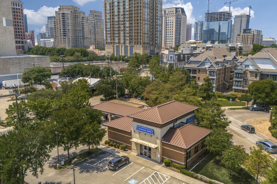 2121 Maple Ave, Dallas, TX à louer - Photo de l’immeuble – Image 2 sur 6