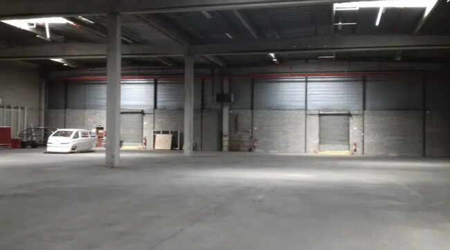 Plus de détails pour Local d'activités à louer