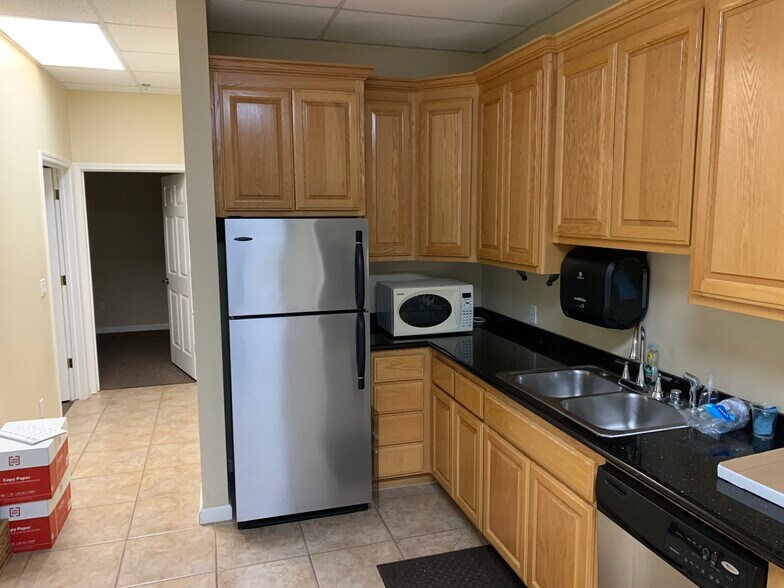 195-197 D'Arcy Pkwy, Lathrop, CA à vendre - Photo de l’immeuble – Image 2 sur 9