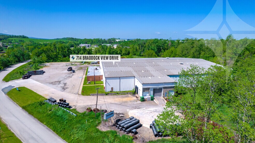 714 Braddock View Dr, Mount Braddock, PA à vendre - Photo de l’immeuble – Image 2 sur 35